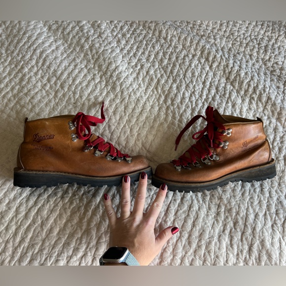Danner Cascade Tan Leather Hiking Boots with Red Laces - Picture 3 of 8